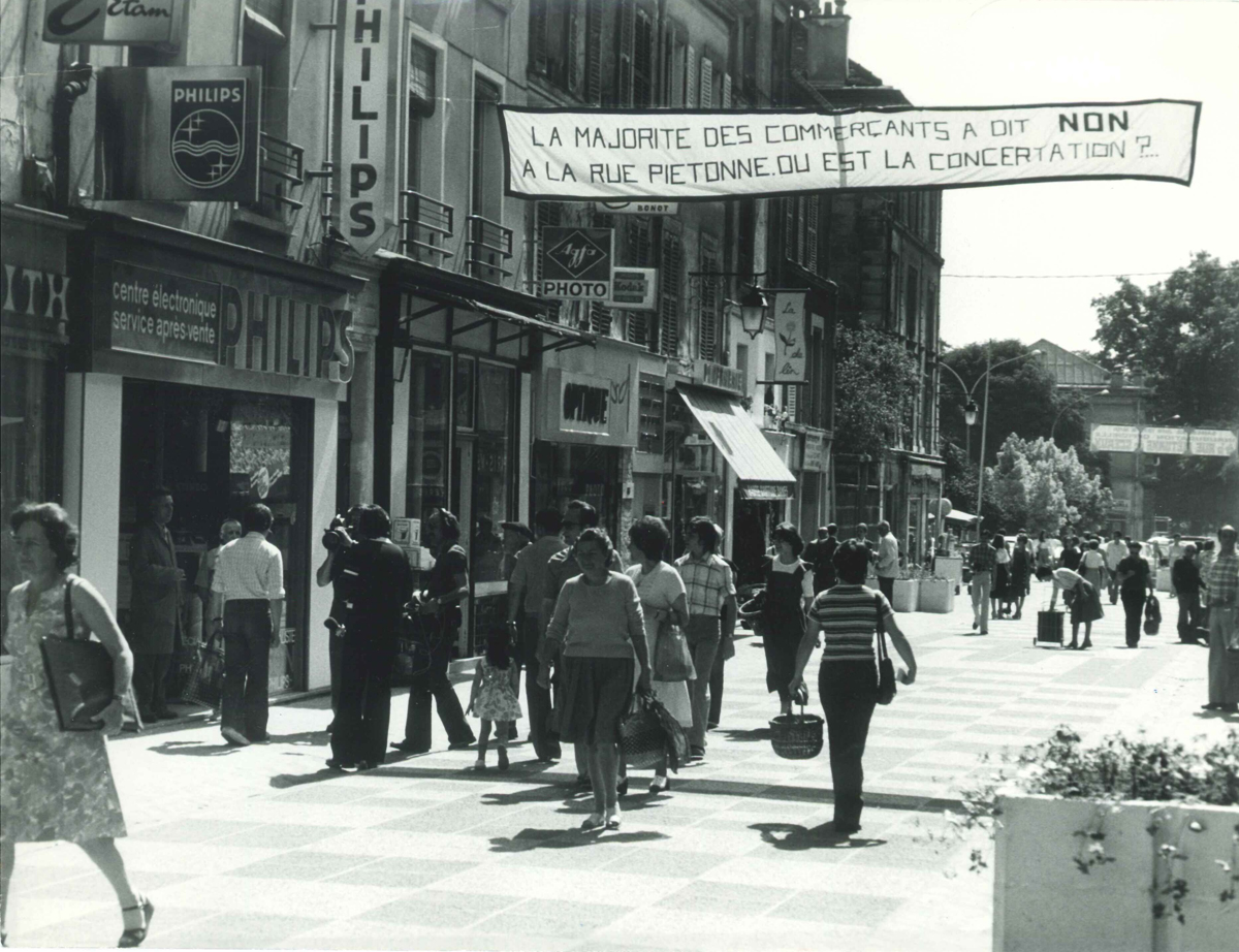1976, la piétonnisation visionnaire de la rue Houdan fait débat